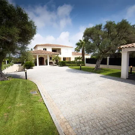 Stunning Villa With Large Pool, Billiard Room And Mini-Golf