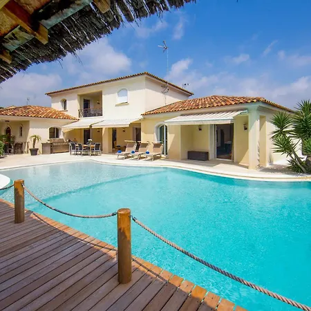 Stunning With Large Pool, Billiard And Mini-golf Villa *