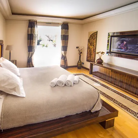 Stunning With Large Pool, Billiard And Mini-golf 빌라 앙티브