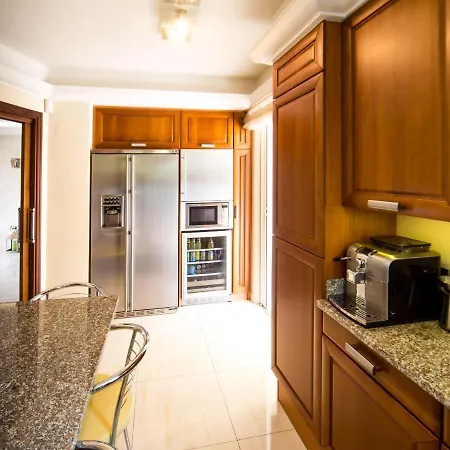 别墅 El Paradisio Splendid 5 Stars Atypical In With Overflowing Swiming Pool 昂蒂布