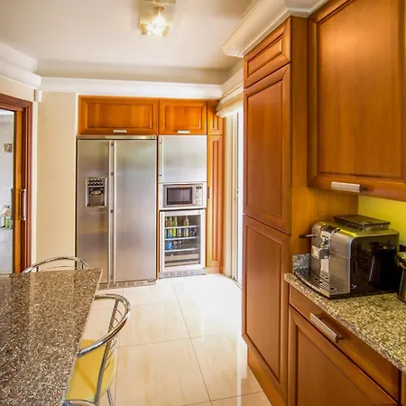 Villa Stunning With Large Pool, Billiard And Mini-golf Antibes