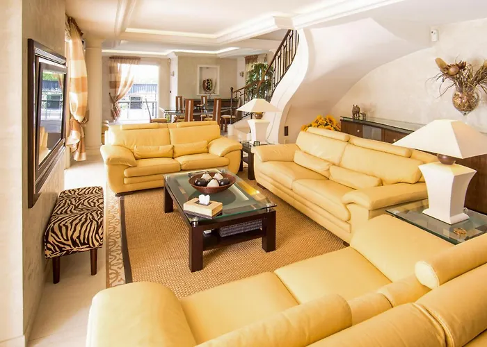 Villa Stunning Villa With Large Pool, Billiard Room And Mini-Golf *